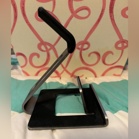 Apple Watch charger stand / phone stand - Picture 2 of 5